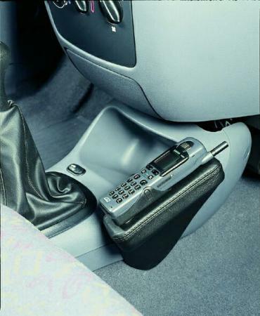 Uchwyt na telefon KUDA Mazda 121 od 1996 (wersja bez uchwytu na kubek) (1)